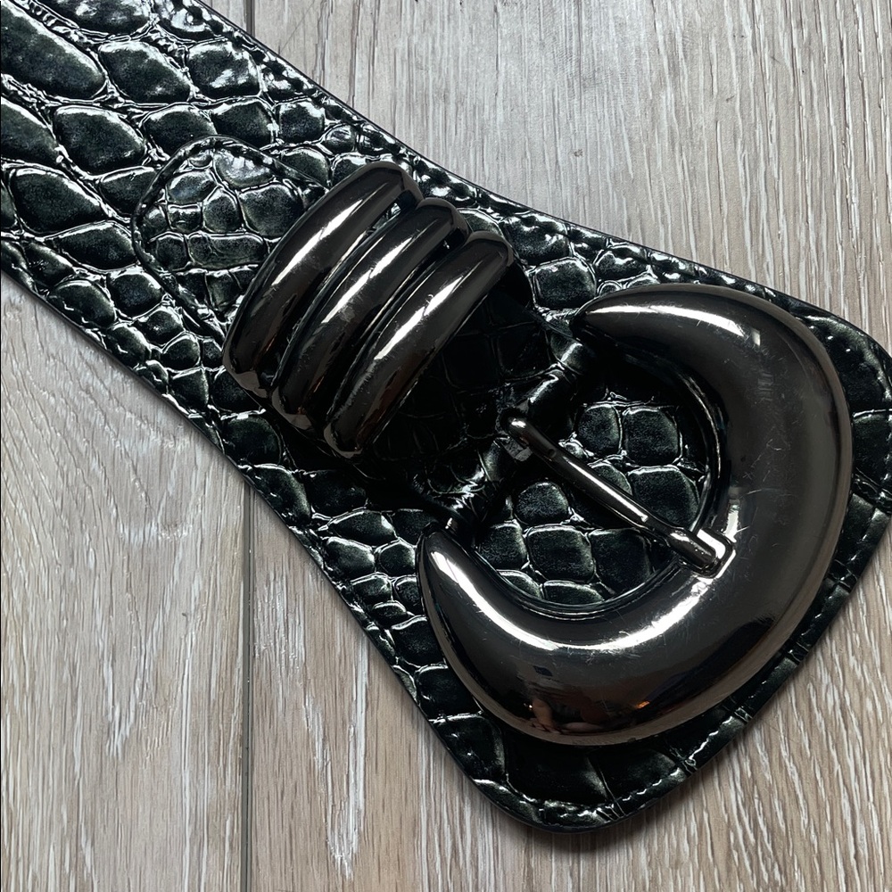 Elegant Women's Black and Brown Belt Set - Picture 14 of 16